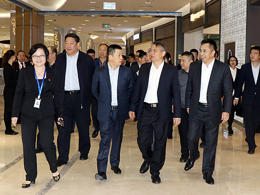 離島免稅新政重大標志性項目落成  海口、博鰲免稅店開業(yè)儀式在?？陧樌e行