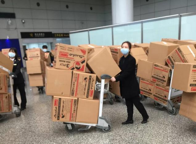 【中國(guó)免稅人在行動(dòng)·一線直擊篇】之六： 戰(zhàn)“疫”一線的陽(yáng)光衛(wèi)士，愛心傳遞暖人心