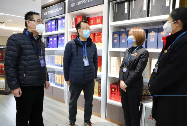 中國旅游集團副總經理王斌一行到首都機場免稅店慰問并檢查疫情防控工作